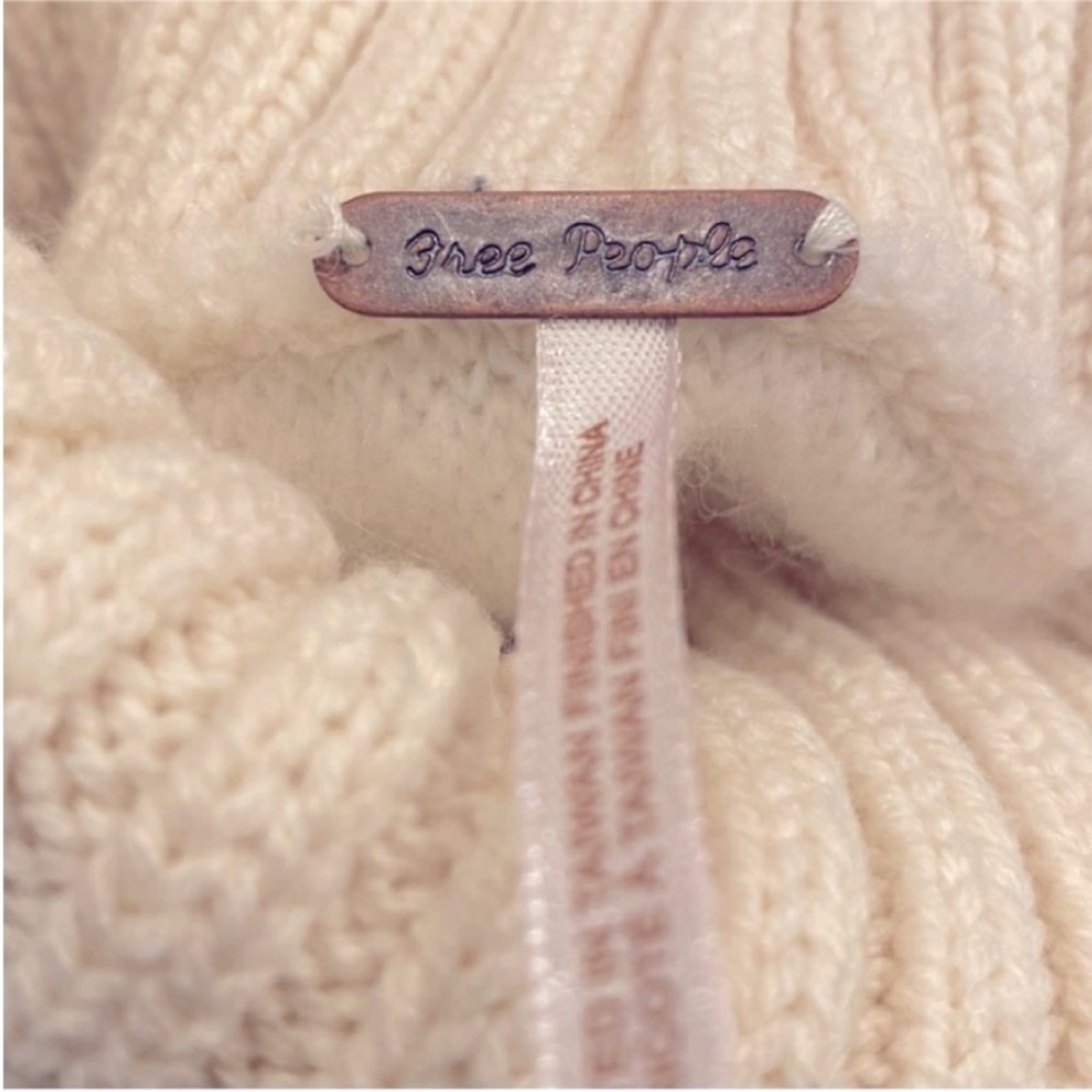 Free People Milo Oversized Tunic Turtleneck Sweater in Off White NWT Size Med - Picture 12 of 12